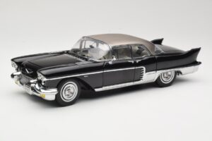 Cadillac Brougham Čierny Sun Star 1:18 4001 Kov