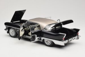 Cadillac Brougham Čierny Sun Star 1:18 4001 Kov – obrázok 5 z 8