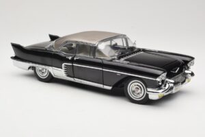 Cadillac Brougham Čierny Sun Star 1:18 4001 Kov – obrázok 6 z 8
