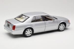 Cadillac DeVille DTS Maisto 1:18 56061 Kov – obrázok 3 z 8