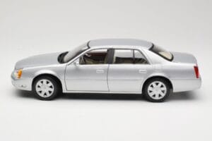 Cadillac DeVille DTS Maisto 1:18 56061 Kov – obrázok 4 z 8