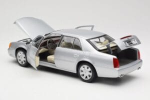 Cadillac DeVille DTS Maisto 1:18 56061 Kov – obrázok 5 z 8