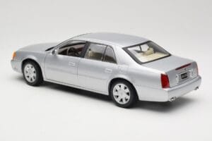 Cadillac DeVille DTS Maisto 1:18 56061 Kov – obrázok 7 z 8