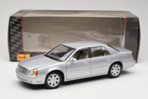 Cadillac DeVille DTS Maisto 1:18 56061 Kov – obrázok 8 z 8
