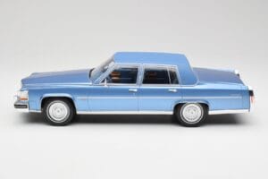 Cadillac Fleetwood Brougham Modrý Metalíza MCG 1:18 MCG18252 Kov – obrázok 3 z 6