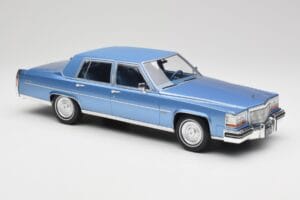 Cadillac Fleetwood Brougham Modrý Metalíza MCG 1:18 MCG18252 Kov – obrázok 4 z 6