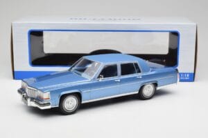 Cadillac Fleetwood Brougham Modrý Metalíza MCG 1:18 MCG18252 Kov – obrázok 6 z 6