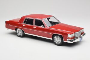 Cadillac Fleetwood Brougham Tmavo Červený Metalíza MCG 1:18 MCG18251 Kov – obrázok 3 z 6