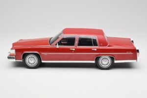 Cadillac Fleetwood Brougham Tmavo Červený Metalíza MCG 1:18 MCG18251 Kov – obrázok 5 z 6