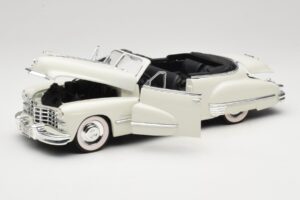 Cadillac Series 62 Kabriolet Biely Anson 1:18 30335 Kov – obrázok 2 z 8