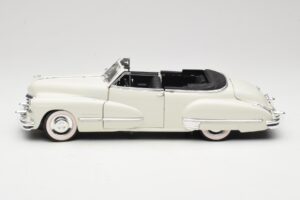 Cadillac Series 62 Kabriolet Biely Anson 1:18 30335 Kov – obrázok 4 z 8