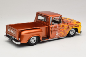 Chevrolet C-10 Stepside Pickup Lowrider Oranžový s Plameňom Sun Star 1:18 1392 Kov – obrázok 2 z 6