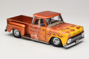 Chevrolet C-10 Stepside Pickup Lowrider Oranžový s Plameňom Sun Star 1:18 1392 Kov – obrázok 4 z 6