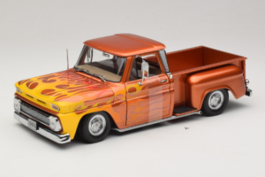 Chevrolet C-10 Stepside Pickup Lowrider Oranžový s Plameňom Sun Star 1:18 1392 Kov