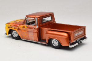Chevrolet C-10 Stepside Pickup Lowrider Oranžový s Plameňom Sun Star 1:18 1392 Kov – obrázok 5 z 6