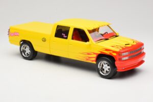 Chevrolet C2500 Silverado Pussy Wagon From Kill Bill Žltý GreenLight 1:18 19015 Kov – obrázok 4 z 6