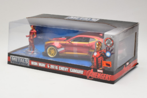 Chevrolet Camaro Iron Man S Figúrkou Metals Diecast 1:24 99724 Kov – obrázok 3 z 3