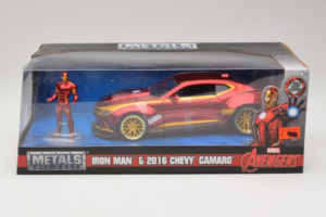 Chevrolet Camaro Iron Man S Figúrkou Metals Diecast 1:24 99724 Kov
