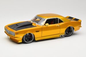 Chevrolet Camaro Z/28 Zlatý Maisto 1:18 31066 Kov