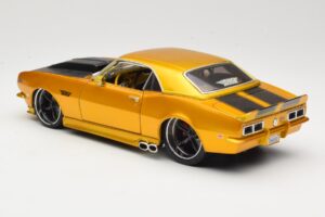 Chevrolet Camaro Z/28 Zlatý Maisto 1:18 31066 Kov – obrázok 7 z 8