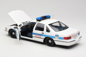 Chevrolet Caprice Chicago Polícia UT Models 1:18 180142096 Kov – obrázok 5 z 8