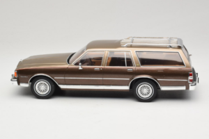 Chevrolet Caprice Estate Wagon Beige MCG 1:18 MCG18476 Kov – obrázok 3 z 6