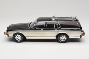 Chevrolet Caprice Estate Wagon Strieborný & Šedý MCG 1:18 MCG18478 Kov – obrázok 3 z 6