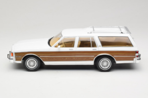 Chevrolet Caprice Estate Wagon Biely MCG 1:18 MCG18475 Kov – obrázok 3 z 6
