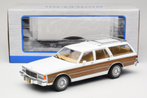 Chevrolet Caprice Estate Wagon Biely MCG 1:18 MCG18475 Kov – obrázok 6 z 6