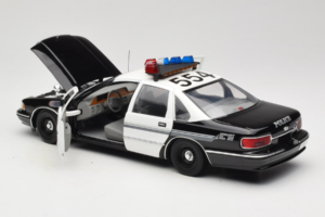 Chevrolet Caprice Glendale Polícia UT Models 1:18 21026 Kov – obrázok 5 z 8