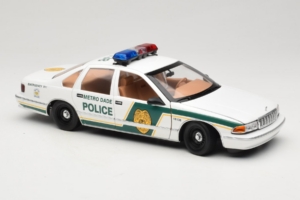 Chevrolet Caprice Metro Dade Polícia UT Models 1:18 21024 Kov – obrázok 6 z 8