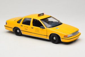 Chevrolet Caprice NYC Taxi UT Models 1:18 180142095 Kov – obrázok 6 z 8