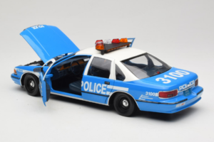 Chevrolet Caprice New York Polícia UT Models 1:18 180142097 Kov – obrázok 7 z 8