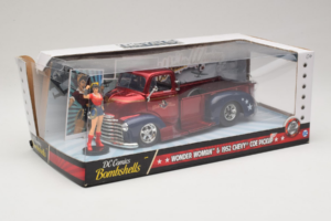 Chevrolet COE Pickup Wonder Woman With Figure Metals Diecast 1:24 30453 Kov – obrázok 2 z 3