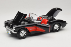 Chevrolet Corvette C1 Čierny & Červený Bburago 1:18 3034-M1 Kov – obrázok 2 z 8
