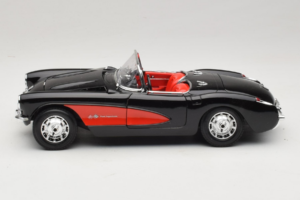 Chevrolet Corvette C1 Čierny & Červený Bburago 1:18 3034-M1 Kov – obrázok 4 z 8