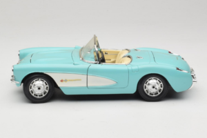 Chevrolet Corvette C1 Modrý & Biely Bburago 1:18 3024-M2 Kov – obrázok 4 z 8