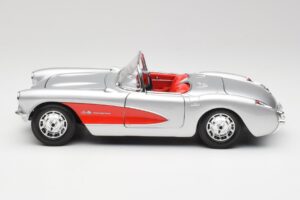 Chevrolet Corvette C1 Strieborný & Červený Bburago 1:18 3024-M1 Kov – obrázok 4 z 8