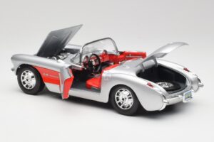 Chevrolet Corvette C1 Strieborný & Červený Bburago 1:18 3024-M1 Kov – obrázok 5 z 8