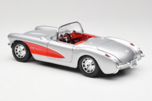 Chevrolet Corvette C1 Strieborný & Červený Bburago 1:18 3024-M1 Kov – obrázok 7 z 8