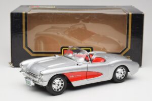Chevrolet Corvette C1 Strieborný & Červený Bburago 1:18 3024-M1 Kov – obrázok 8 z 8