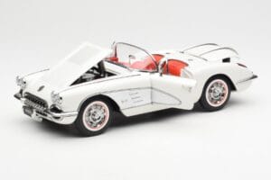 Chevrolet Corvette C1 Spider Hard Top Snowcrest Biely AUTOart 1:18 71147 Kov – obrázok 2 z 8