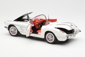 Chevrolet Corvette C1 Spider Hard Top Snowcrest Biely AUTOart 1:18 71147 Kov – obrázok 5 z 8