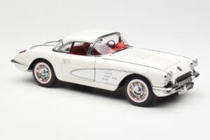 Chevrolet Corvette C1 Spider Hard Top Snowcrest Biely AUTOart 1:18 71147 Kov – obrázok 6 z 8