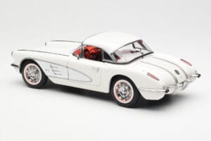 Chevrolet Corvette C1 Spider Hard Top Snowcrest Biely AUTOart 1:18 71147 Kov – obrázok 7 z 8