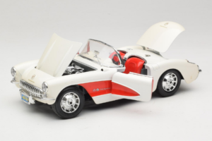 Chevrolet Corvette C1 Biely & Červený Bburago 1:18 3024-M3 Kov – obrázok 2 z 8