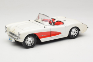 Chevrolet Corvette C1 Biely & Červený Bburago 1:18 3024-M3 Kov