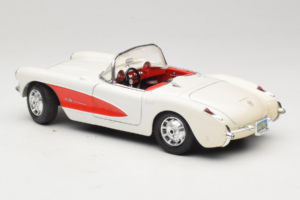 Chevrolet Corvette C1 Biely & Červený Bburago 1:18 3024-M3 Kov – obrázok 7 z 8
