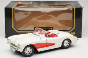 Chevrolet Corvette C1 Biely & Červený Bburago 1:18 3024-M3 Kov – obrázok 8 z 8