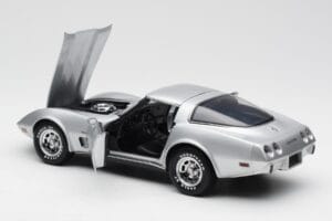 Chevrolet Corvette C3 Strieborný UT Models 1:18 21072 Kov – obrázok 5 z 8